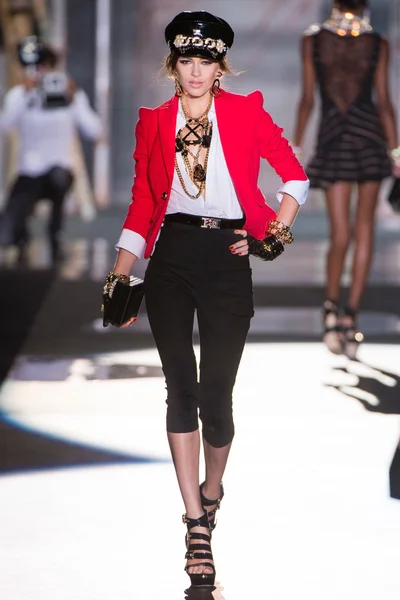 Look 18